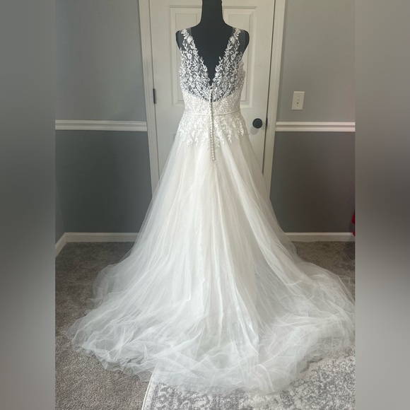 NWT Jenny Yoo Savannah Bridal Gown in Ivory. Size 14. - Picture 9 of 14